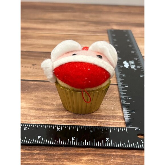 2014 HALLMARK KEEPSAKE ORNAMENT QX9106 SWEET ST. NICK SANTA CUPCAKE W FELT FACE - Picture 7 of 8